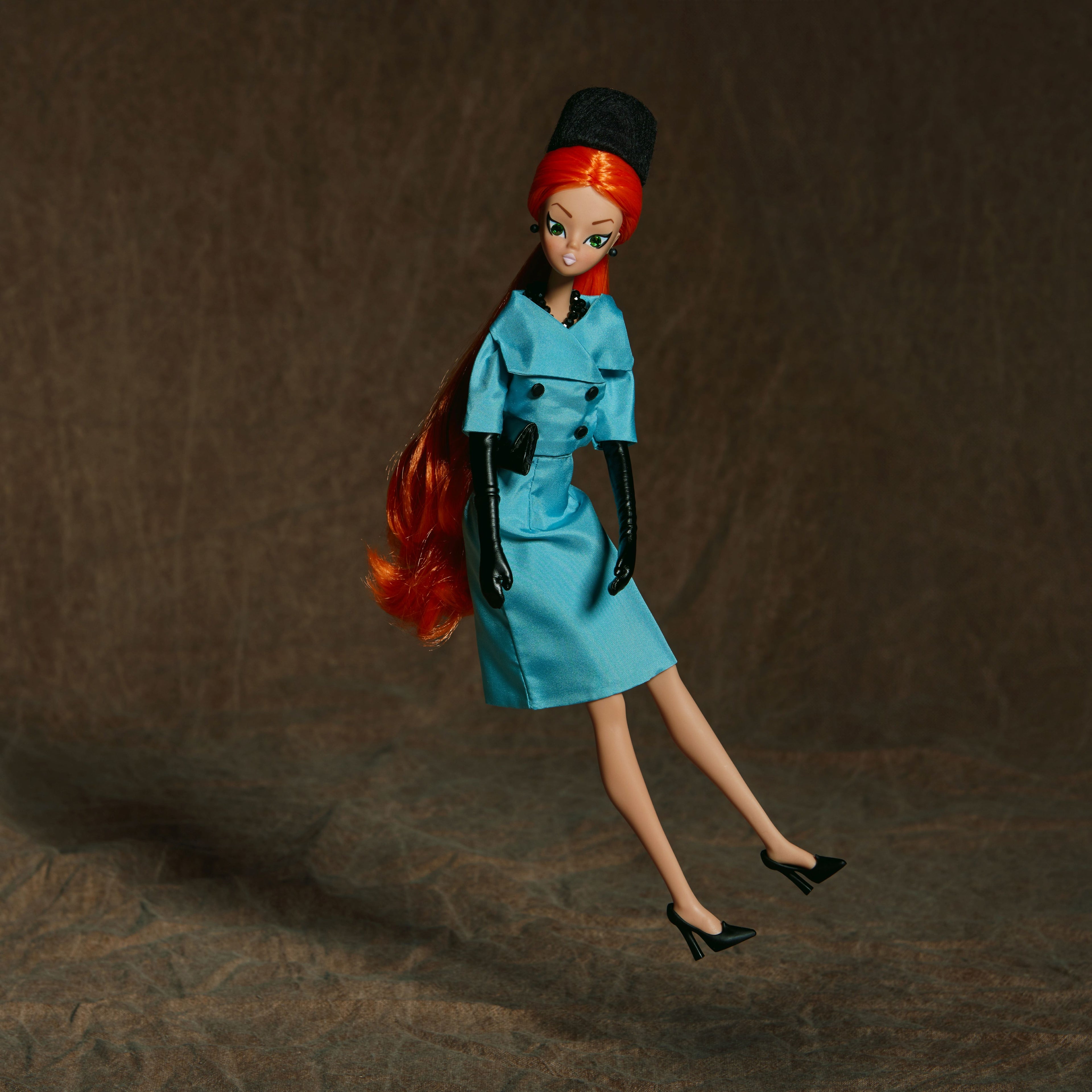 Ritzi dressed in turquoise "High Societette"