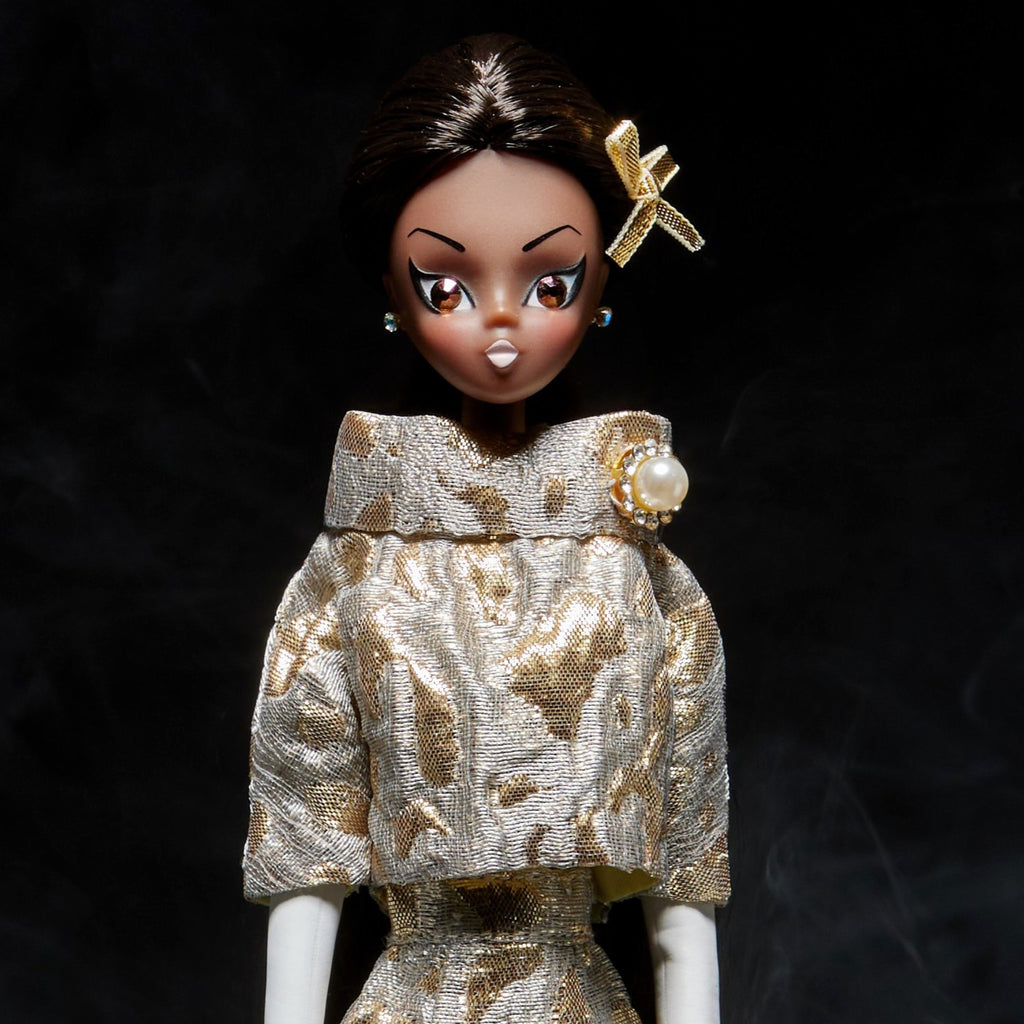 Marni dressed in golden "Operette"